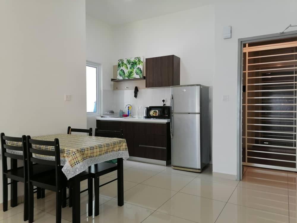 Mesahill Nilai 2 Room Condo - Fast Wifi, Amazing Pool & Tv Buitenkant foto