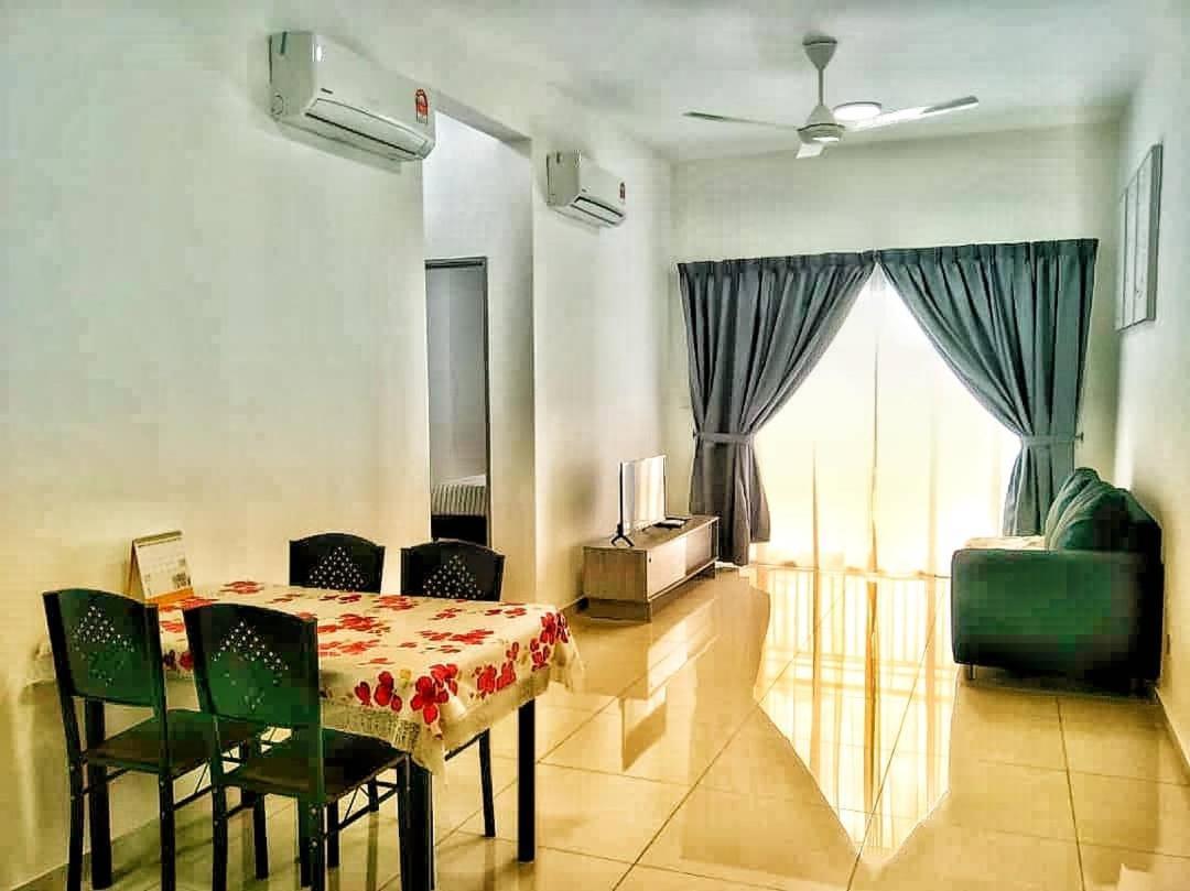 Mesahill Nilai 2 Room Condo - Fast Wifi, Amazing Pool & Tv Buitenkant foto