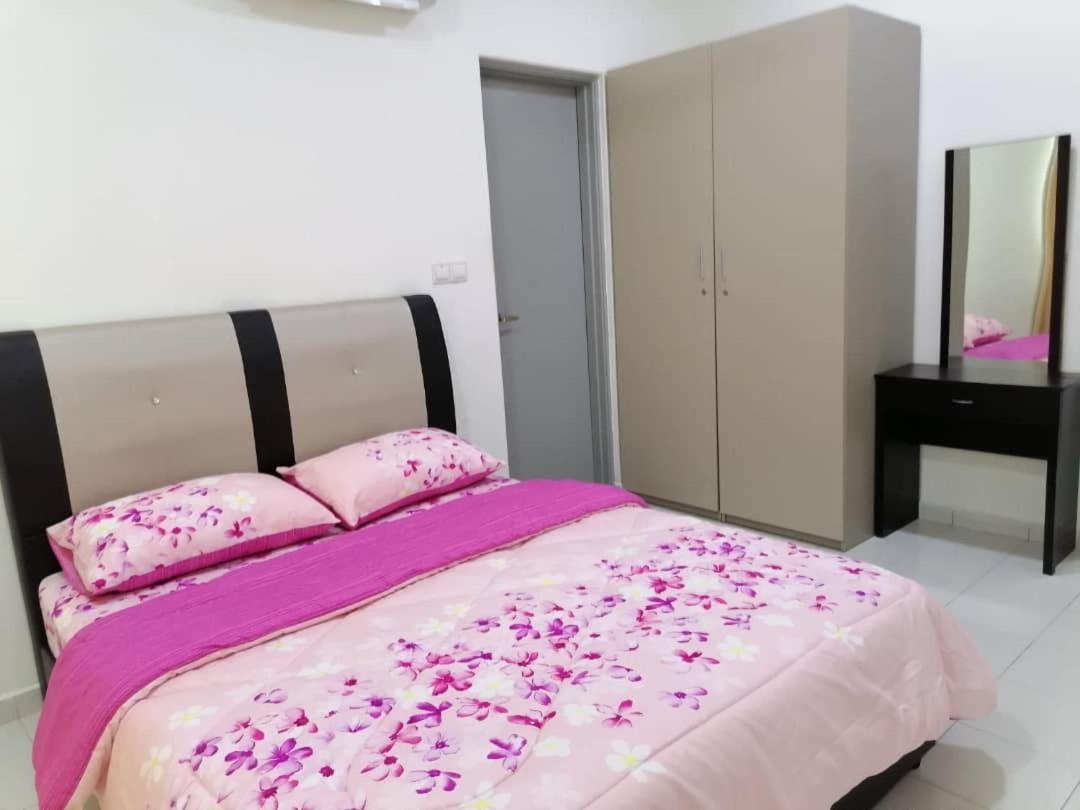 Mesahill Nilai 2 Room Condo - Fast Wifi, Amazing Pool & Tv Buitenkant foto